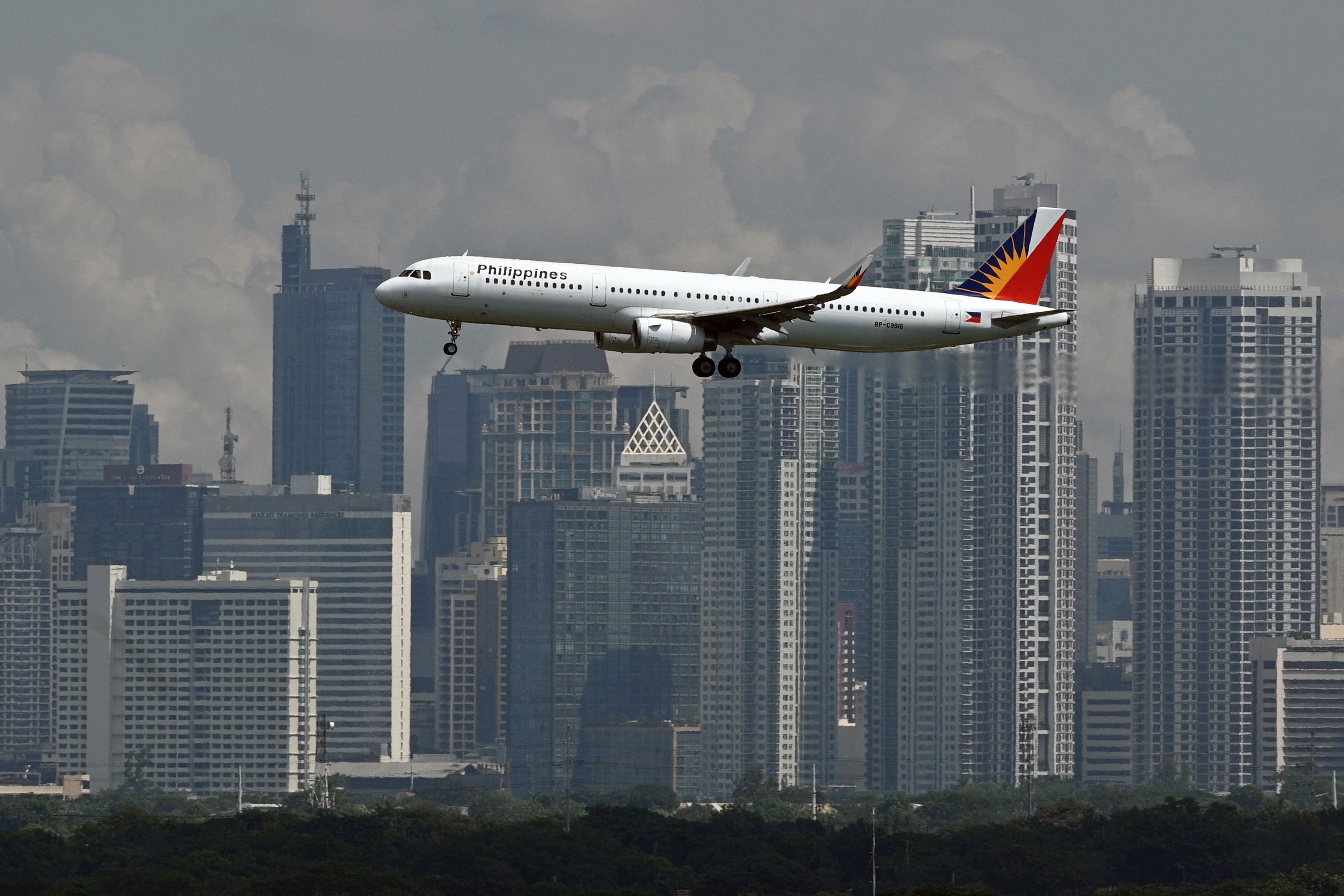 Philippines enhances airport security in response to anonymous plane explosion threat 